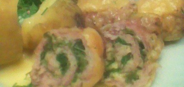 Рулетики из свинины с сыром и зеленью
