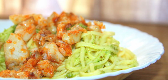 Паста с не классическим песто и рыбой чили