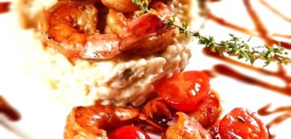 Остро-пряные креветки с имбирем, чили, томатами и кокосом