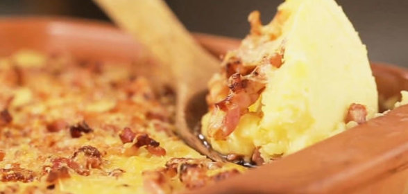 Картофельное пюре с беконом и сыром чеддер