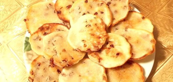 Манные оладьи с изюмом