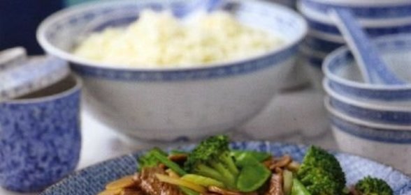 Мясо, жаренное с брокколи и каштанами