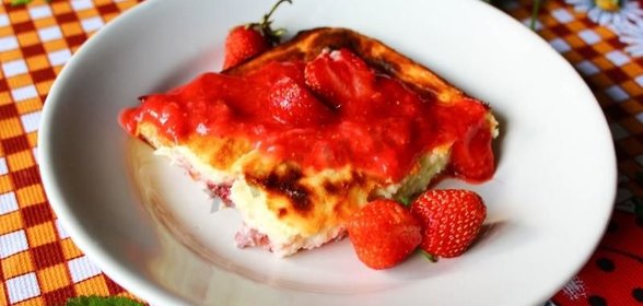 Творожная запеканка с клубникой