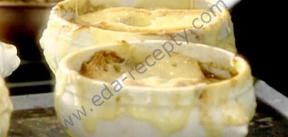 Луковый суп с сырными гренками