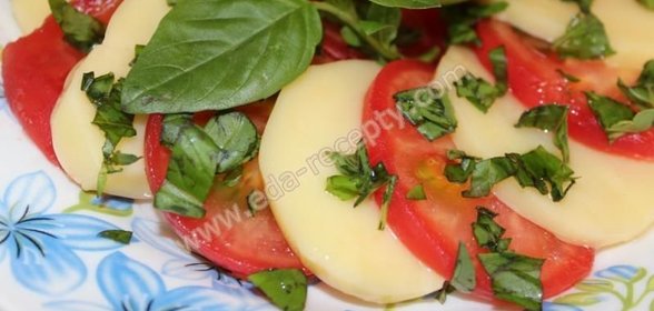 Салат с сыром и помидорами