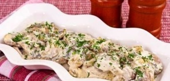 Белые грибы в сметане