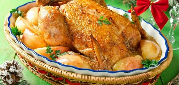 Салат с ветчиной, сыром и грецкими орехами