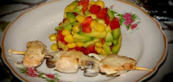 Куриные шашлычки с грибами в сливочном соусе