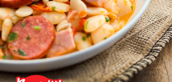 Салат с колбасой, сыром и кукурузой