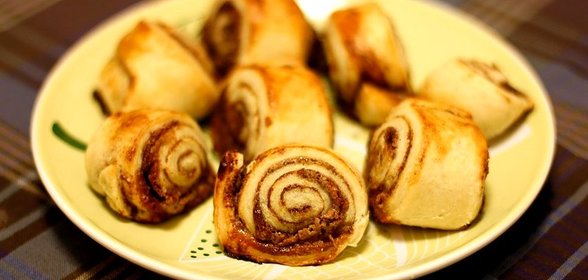 Слойки с сыром или с корицей