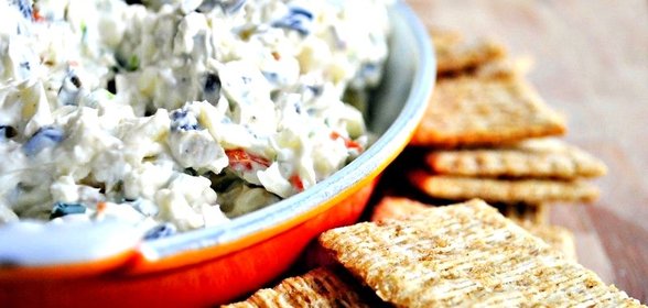 Салат с сыром и оливками