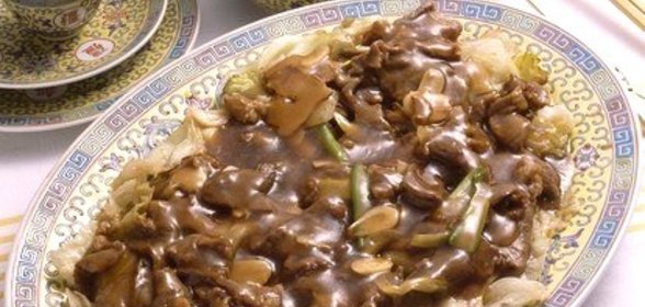 Жареная говядина со спаржей и грибами