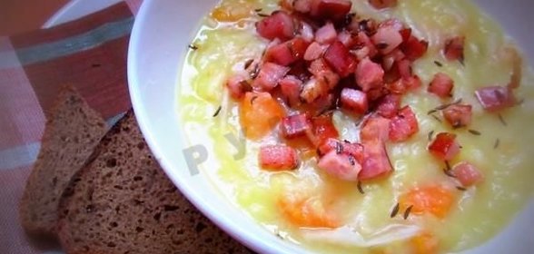 Густой картофельный суп с квашеной капустой и беконом