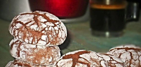 Crackled chocolate cookies - (Треснутое шоколадное печенье)