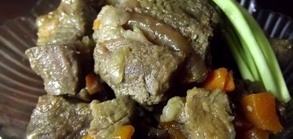 Гуляш с подливкой в мультиварке