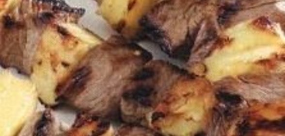Шашлыки из говядины и ананаса