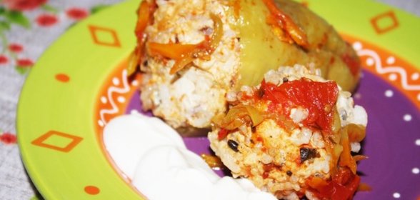 Фаршированные перцы и тефтели со свининой, курицей и кабачком