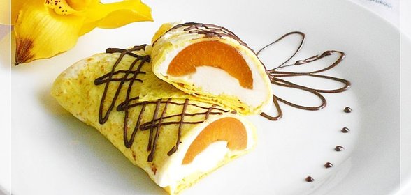 Блинные рулеты со сливочным муссом и абрикосами