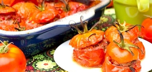 Запечённые помидоры с начинкой из мяса и сладкого перца