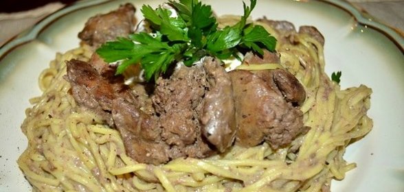 Куриная печенка, тушеная в сметане