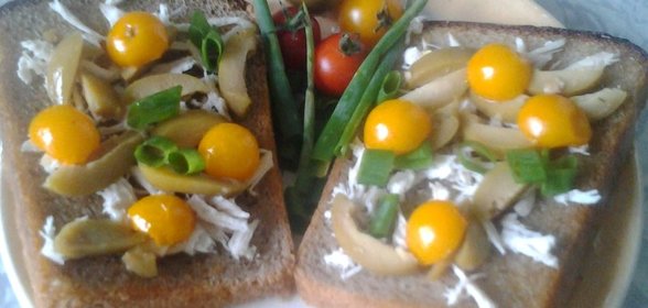 Бутерброды с курицей и оливками