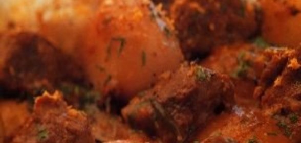 Рагу из баранины, картофеля и шалота