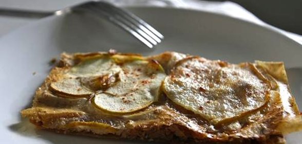 Пирог из теста фило с яблоками и грушами