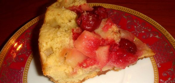 Пирог с яблоками и вишней в мультиварке