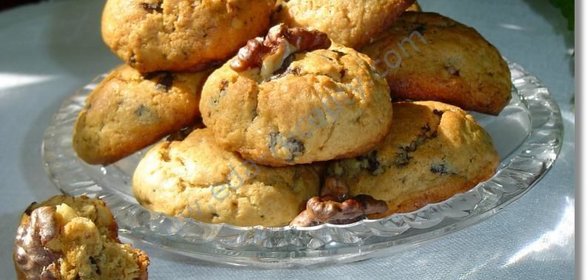 Печенье с шоколадной крошкой и орехами