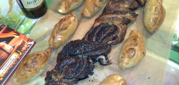 рулет с маком, пирожки