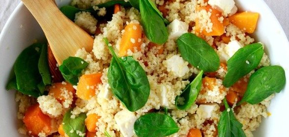 Кускус с морковью, шпинатом и фисташками