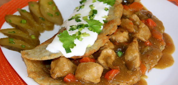 Драники с начинкой из густого гуляша