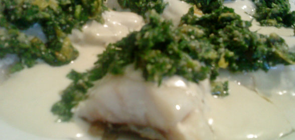 Рыба с зеленью в соусе из тхины со сливками