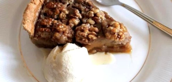 Банановый тарт с медом и грецкими орехами
