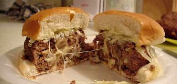 Гигантский швейцарский бургер с грибами