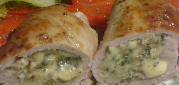 Мясные рулетики с грецкими орехами,сыром и петрушкой