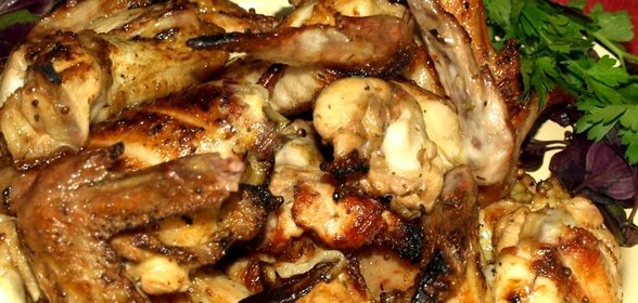 Шашлык из куриных крыльев с луком