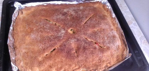 Пирог на готовом тесте с курицей, картофелем и болгарским перцем