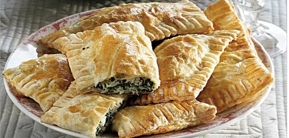 Слоеные пирожки с треской