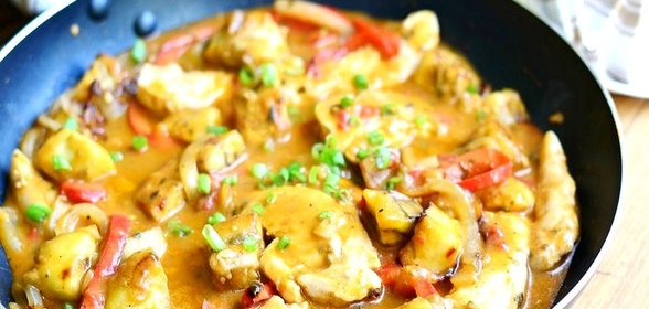 Курица по-тайски с овощами