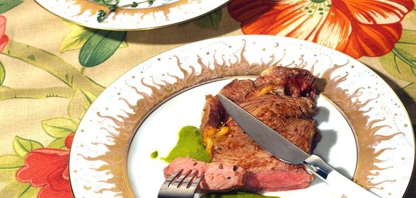 Рибай с бататом и соусом чимичурри