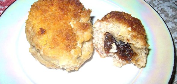 Котлеты из свинины с черносливом и розмарином