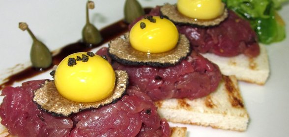 Карне круда по‑уральски (Тартар с трюфелями)