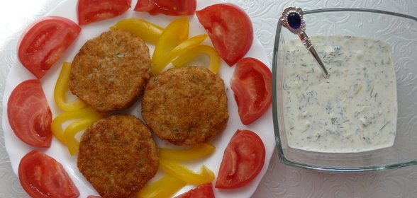 Креветочные котлетки с соусом