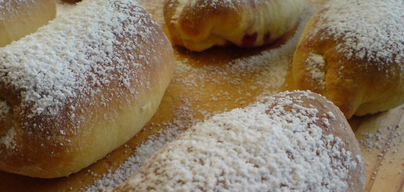 Скандинавские кардамоновые булочки с брусникой