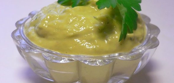 Канарский соус из авокадо с чесноком