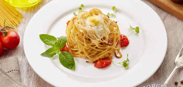 ЗАПЕЧЁННЫЕ СПАГЕТТИ КАРБОНАРА С ПЕРЕПЕЛИНЫМ ЯЙЦОМ