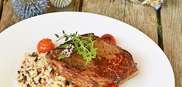 Салат с утиной грудкой и овощным кускусом