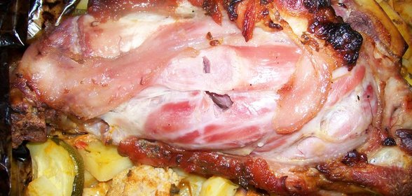 свинная рулька,запечённая в рукаве