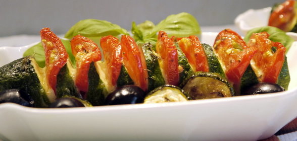 Запеченные цукини с моцарелой и помидорами